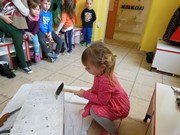 Šroubujeme, zatloukáme, vrtáme a řežeme -polytechnika ve školce